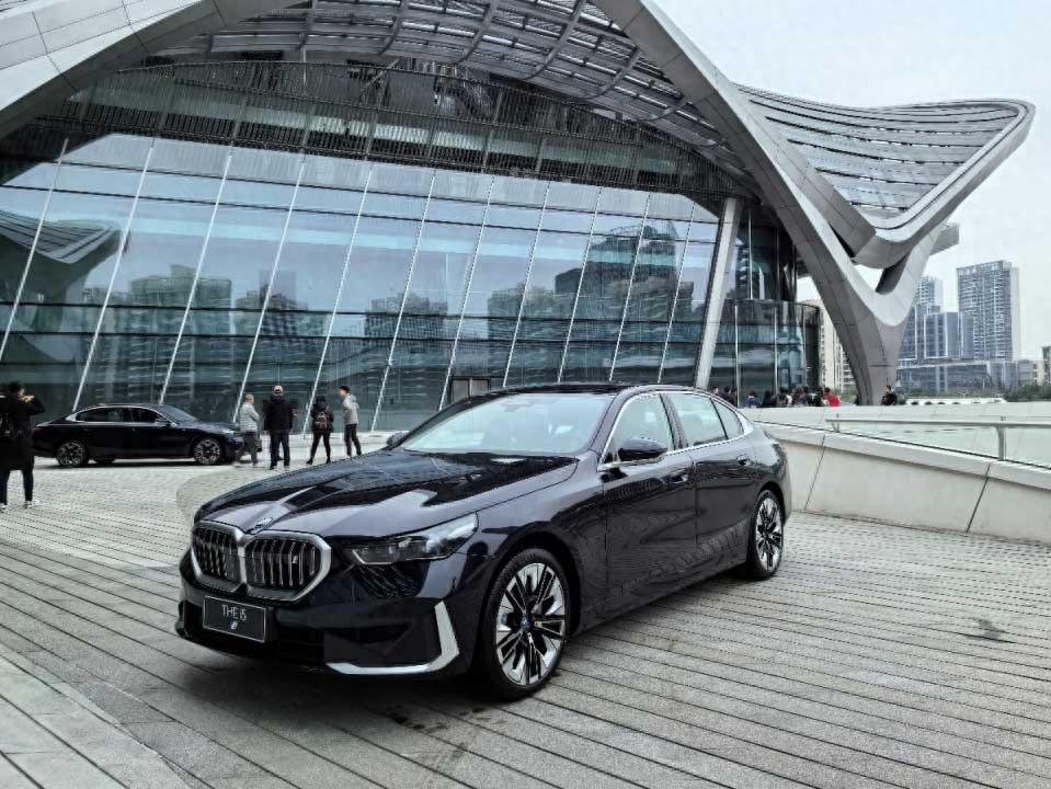 更年輕 更寶馬 全新BMW 5系將駕駛樂趣帶入新時(shí)代