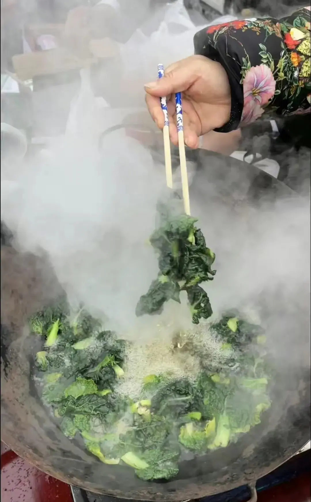 文旅局長帶著鍋和煤氣罐趕到高速口