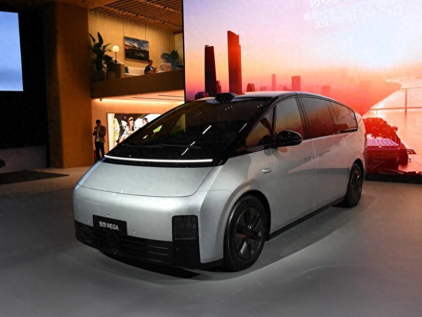 采用七座布局 理想MEGA內飾官圖曝光