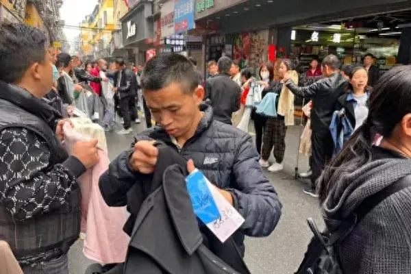 廣州“湖北村”招工老板比工人多