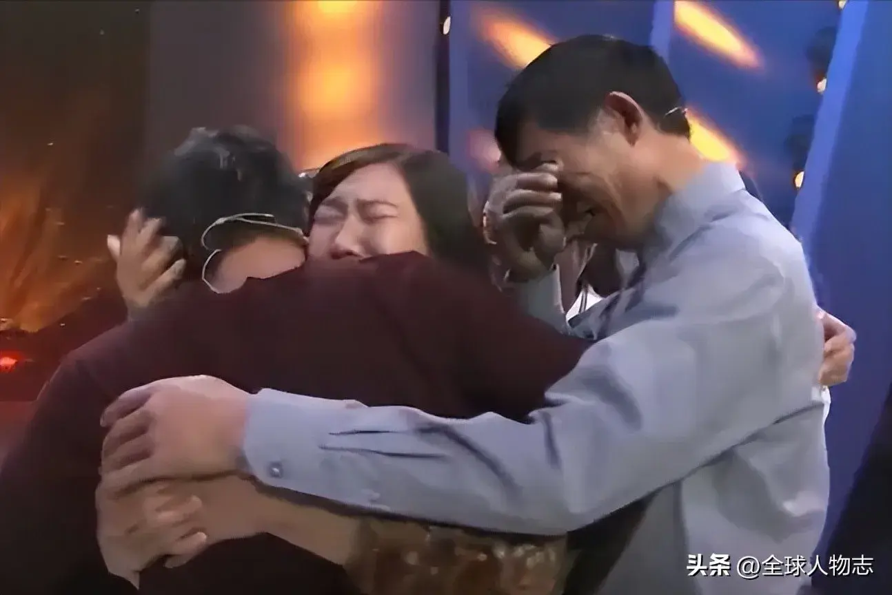 養(yǎng)父臨終告知身世 小伙千里尋親