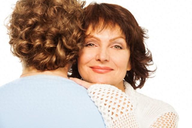 50歲媽媽回應被女兒爆改成女大學生