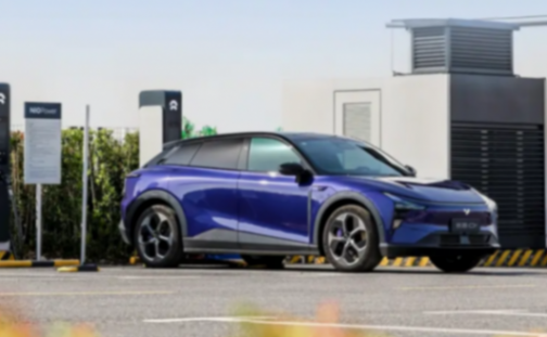 極越與蔚來達(dá)成充電網(wǎng)絡(luò)共同合作,三款車型售價(jià)21.99至30.99萬元