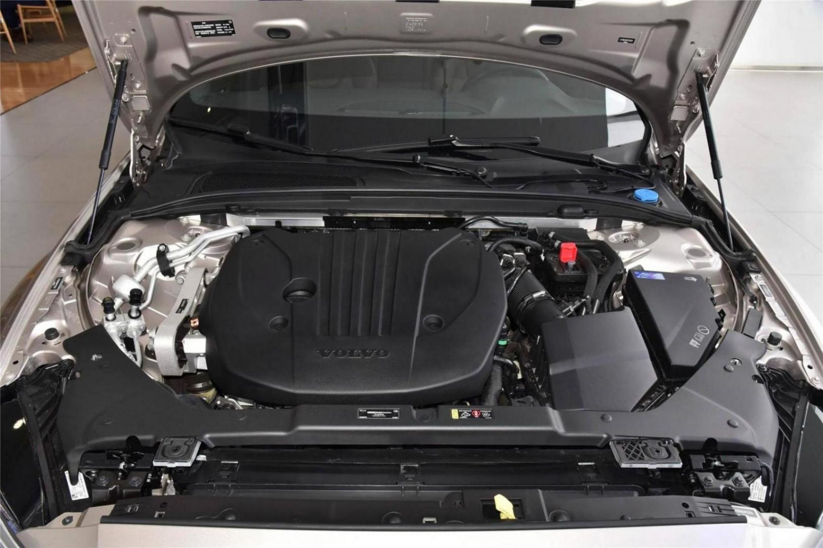 終端優惠9.2萬,入門款降至21.49萬,沃爾沃S60可以入手了?