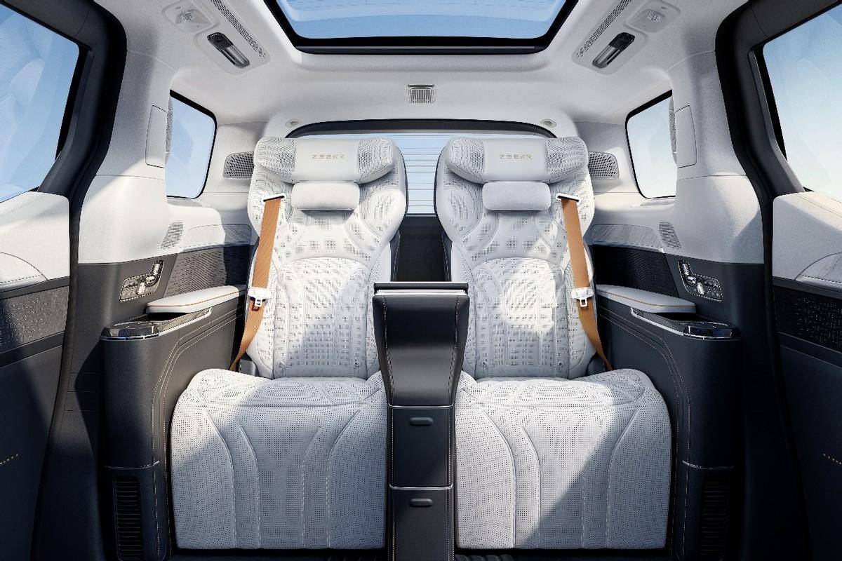 滿足高端出行需求 配置全部頂級拉滿 極氪009光輝上市 售78.9萬起