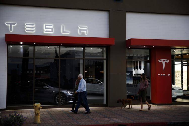 剛裁員10%又宣布降價?特斯拉撐不住了,現(xiàn)在入手等于被割韭菜