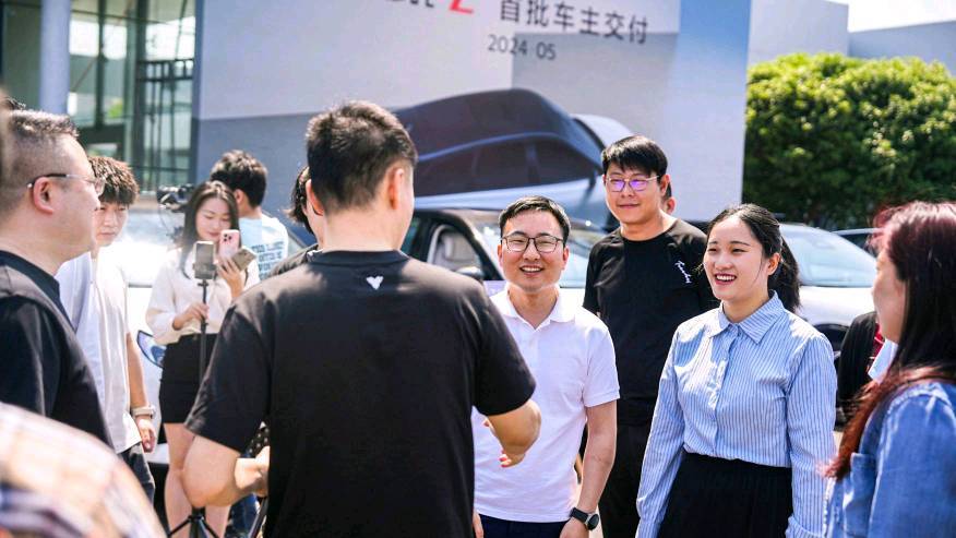 “卷產品”又“卷服務” 哪吒汽車CEO張勇保姆式服務到底