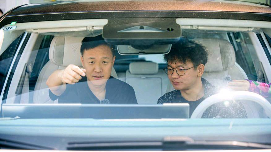 “卷產品”又“卷服務” 哪吒汽車CEO張勇保姆式服務到底