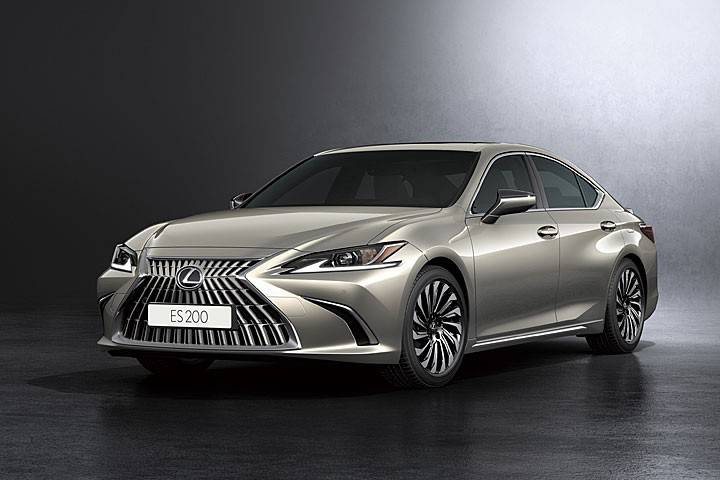 想買雷克薩斯ES最好等等?大改款10月就來了