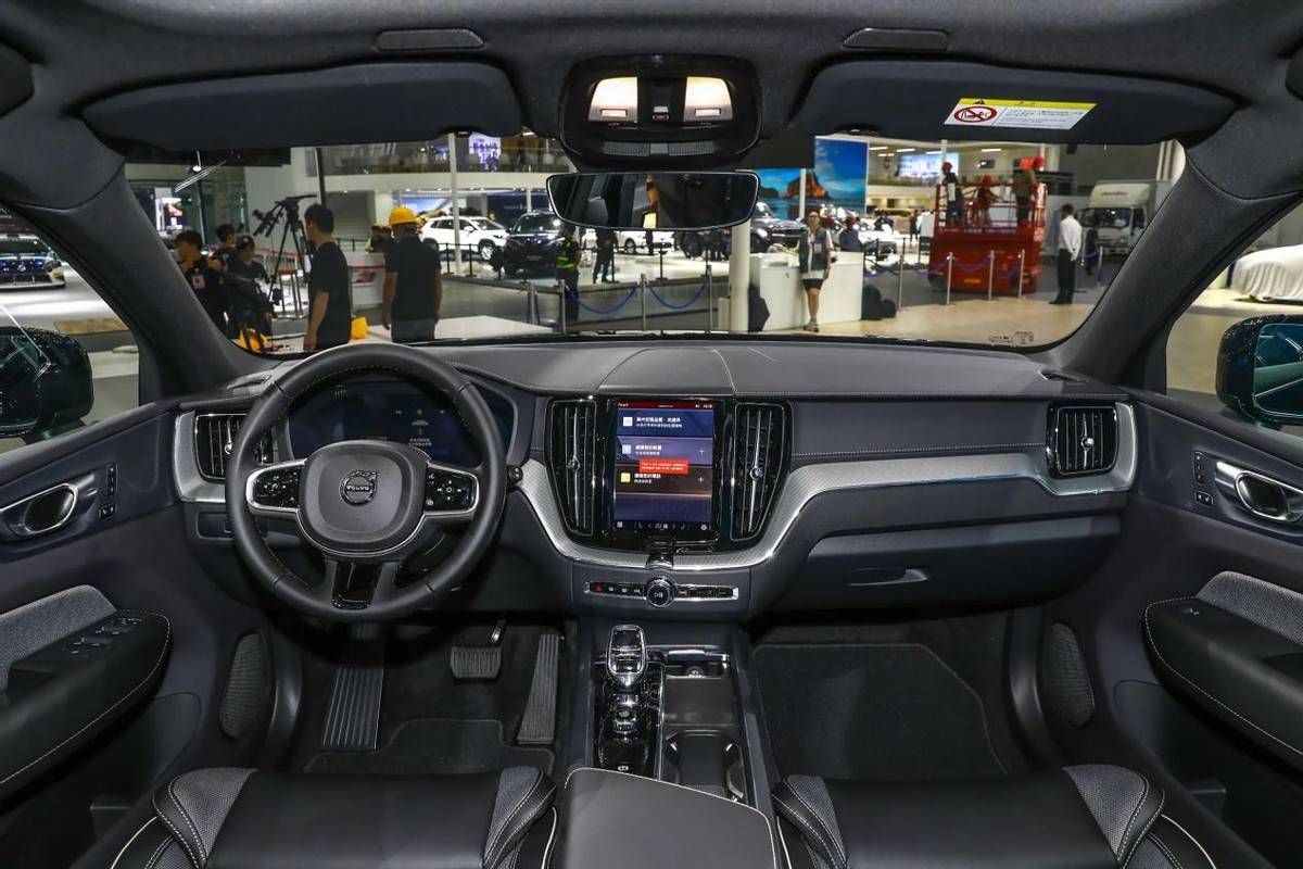 限時售價31.99萬元,沃爾沃XC60 B5智遠極夜黑版廣州車展上市