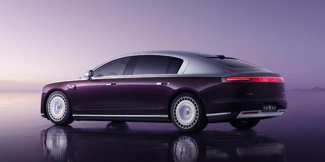 尊界S800首露真容，堪稱華為高端車型，能與邁巴赫S級競爭嗎？-有駕