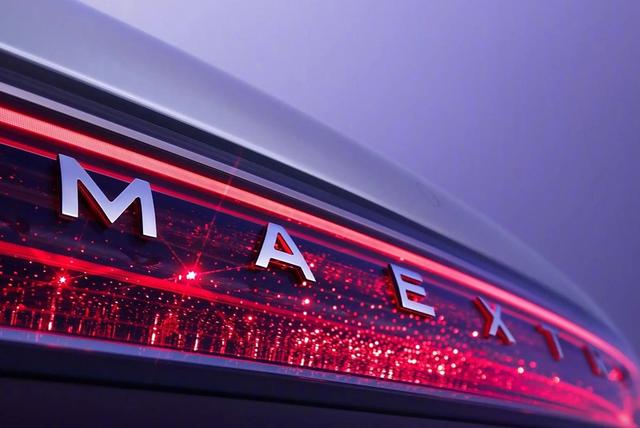 尊界S800首露真容，堪稱華為高端車型，能與邁巴赫S級競爭嗎？-有駕