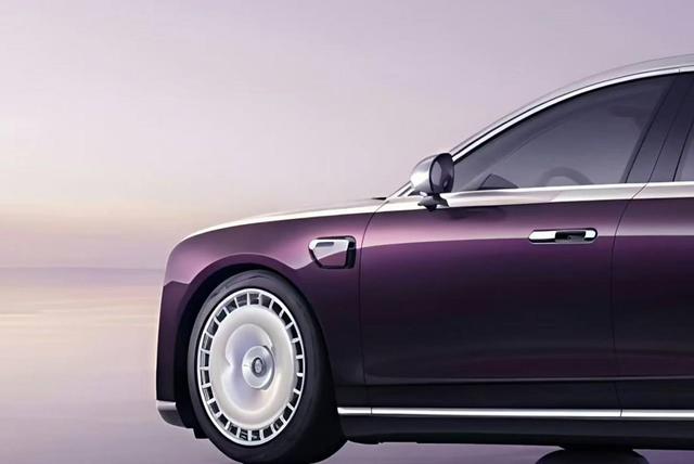 尊界S800首露真容，堪稱華為高端車型，能與邁巴赫S級競爭嗎？-有駕