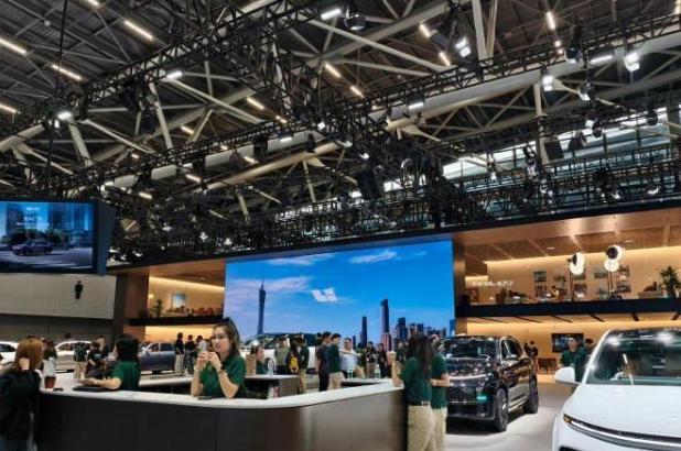 廣州車展新能源風(fēng)頭強勁，燃油車關(guān)注度下滑，大眾轉(zhuǎn)型新勢力-有駕