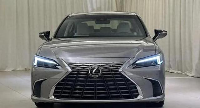 廣州車展新能源風(fēng)頭強勁，燃油車關(guān)注度下滑，大眾轉(zhuǎn)型新勢力-有駕