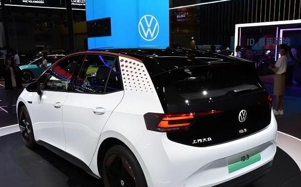 廣州車展新能源風(fēng)頭強勁，燃油車關(guān)注度下滑，大眾轉(zhuǎn)型新勢力-有駕