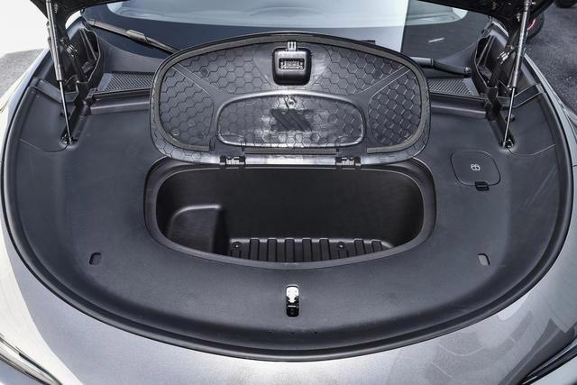 標配靈蜥底盤+四輪轉向，軟硬件大進化，全新智己LS6香嗎？-有駕