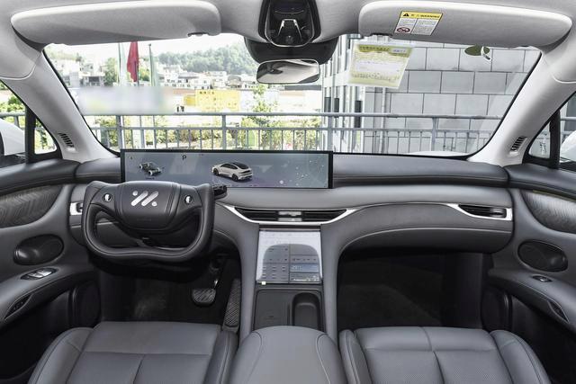 標配靈蜥底盤+四輪轉向，軟硬件大進化，全新智己LS6香嗎？-有駕