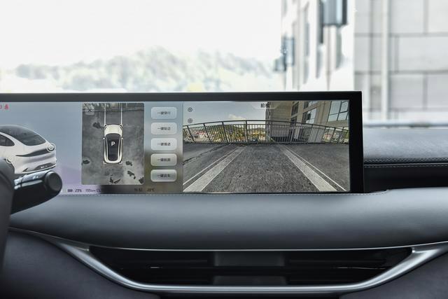 標配靈蜥底盤+四輪轉向，軟硬件大進化，全新智己LS6香嗎？-有駕