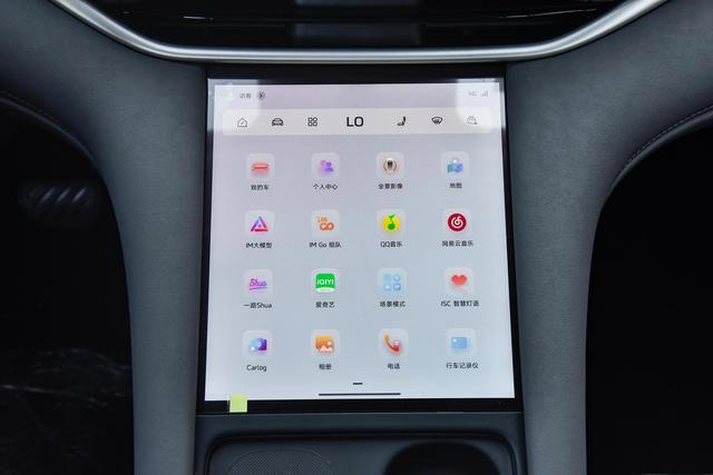 標配靈蜥底盤+四輪轉向，軟硬件大進化，全新智己LS6香嗎？-有駕