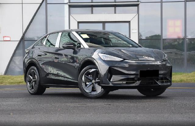 一臺有趣的大眾純電SUV，優惠后16.99萬起售，7.7秒破百-有駕