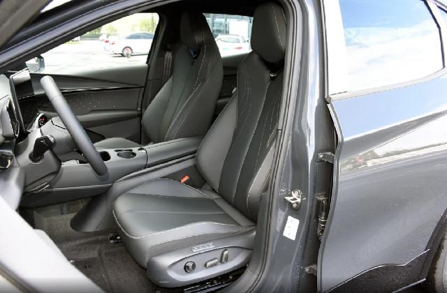 一臺有趣的大眾純電SUV，優惠后16.99萬起售，7.7秒破百-有駕