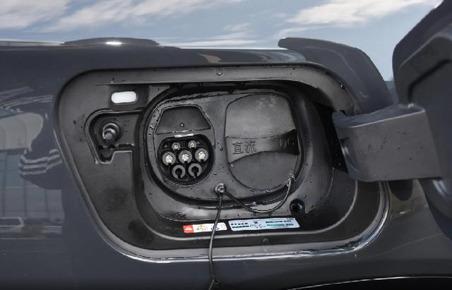 一臺有趣的大眾純電SUV，優惠后16.99萬起售，7.7秒破百-有駕