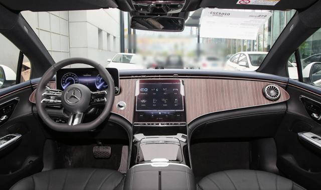 47.8萬元起售，純電續航681km，2025款奔馳EQE值得選擇嗎？-有駕