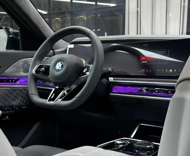 寶馬i7 M70L,前后搭載雙電機(jī),爆741匹馬力,售價189.9萬起-有駕 寶馬i7 M70L,前后搭載雙電機(jī),爆741匹馬力,售價189.9萬起-有駕