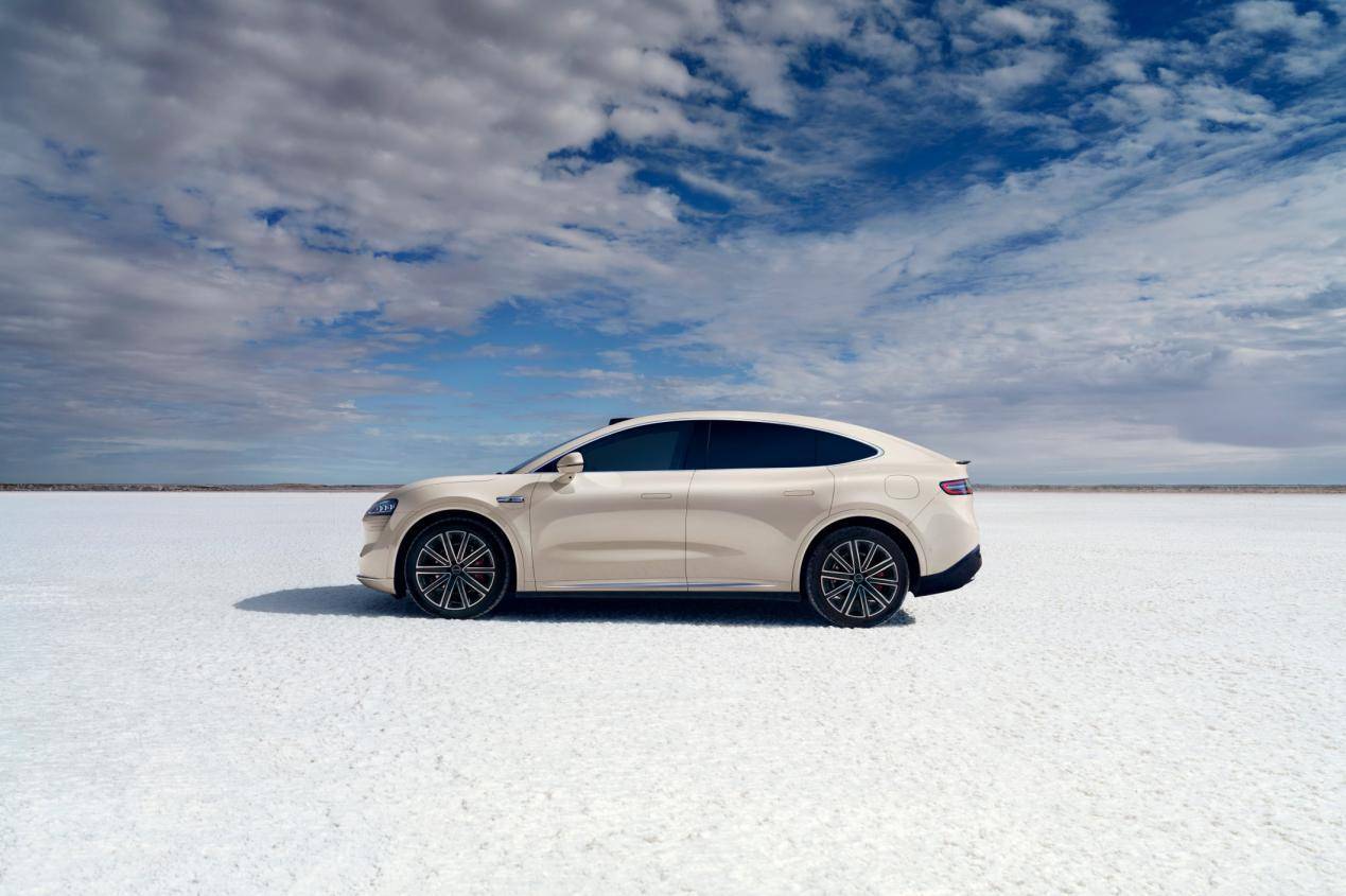 華為智選車智界R7增程版上市,續航破千五,轎跑SUV市場再掀波瀾