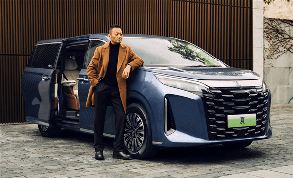 別克GL8最強對手登場!比亞迪MPV夏正式上市:24.98萬起 全系標配天神之眼高階智駕!比亞迪全新MPV夏正式上市:24.98萬起