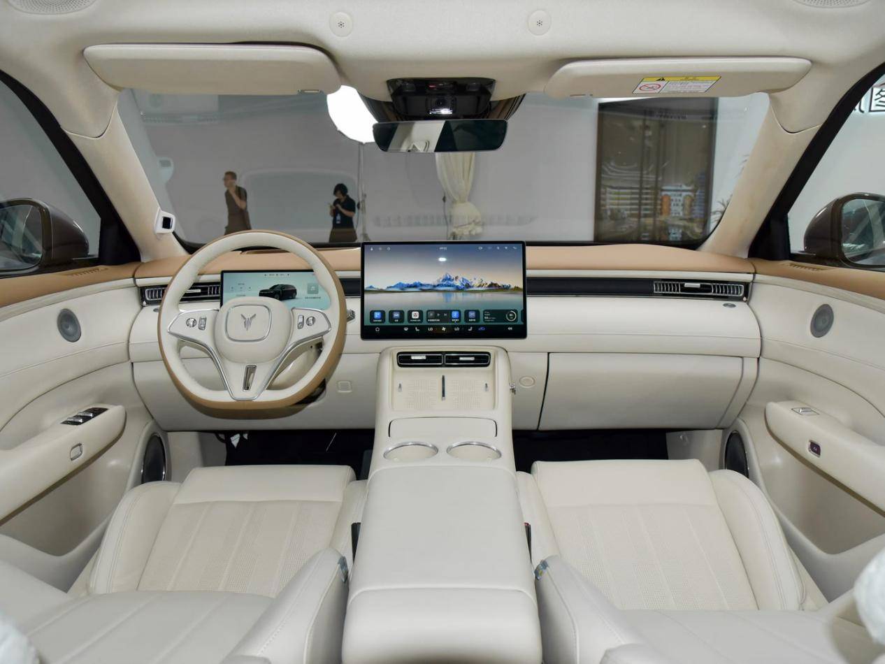 20萬(wàn)出頭智駕天花板,它能否贏過(guò)理想L7