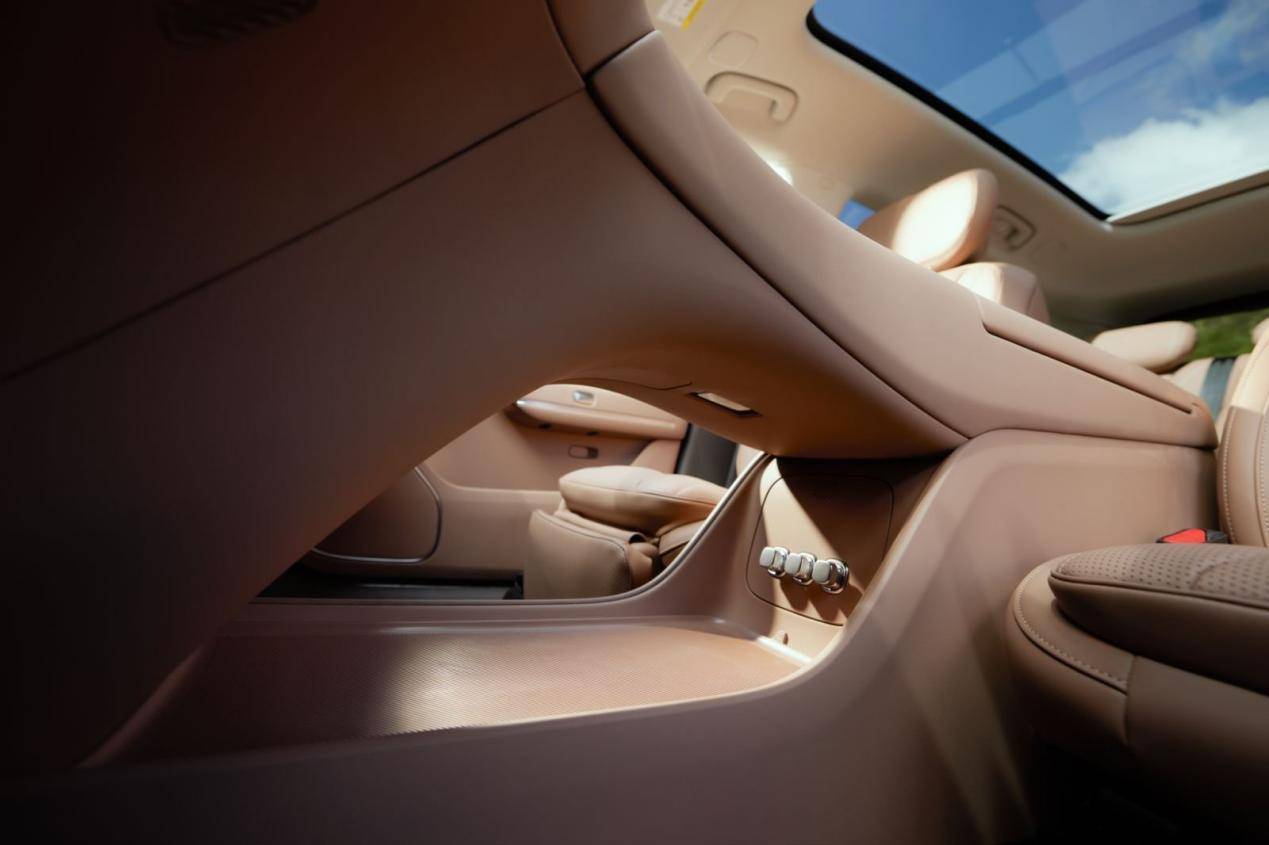 零跑全新C11大改款上市,15萬級新能源SUV品價比之選!