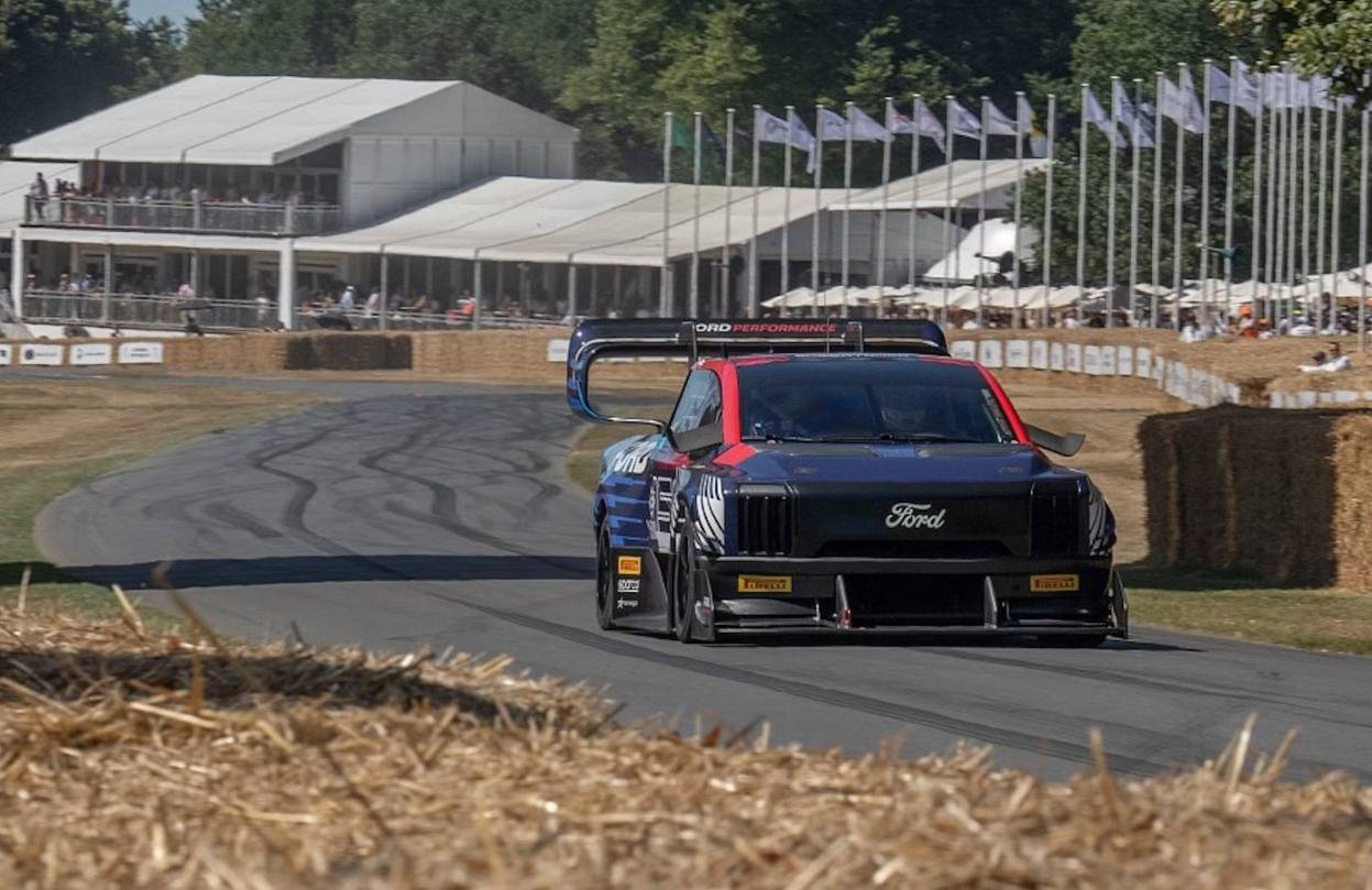 福特F-150電動皮卡,如何擊敗一眾超跑,贏得古德伍德速度節冠軍