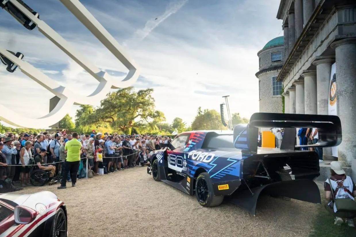 福特F-150電動皮卡,如何擊敗一眾超跑,贏得古德伍德速度節冠軍