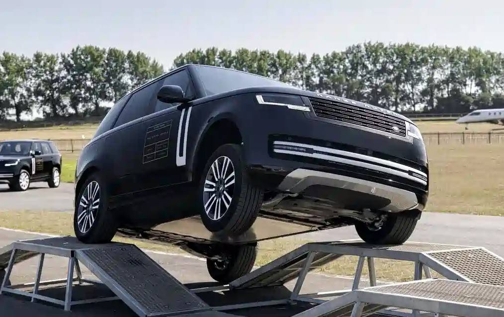 路虎攬勝純電版原型車照片!量產版預計年內首發,2026年海外上市