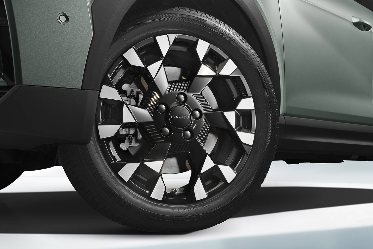 新增森珀綠/升級Flyme車機 領克06 Relive限時10.76萬起