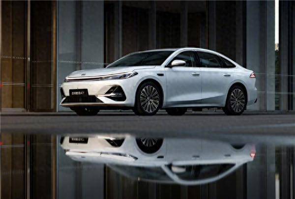 吉利獲取沃爾沃,雷諾發(fā)動機技術(shù),開始追趕比亞迪!