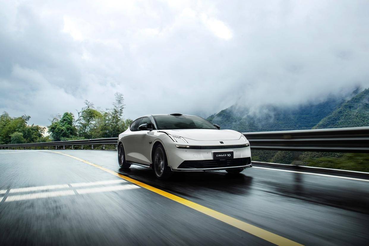 領(lǐng)克10 EM-P:預(yù)售19.2萬(wàn)起,全系電混四驅(qū),入門(mén)即頂配