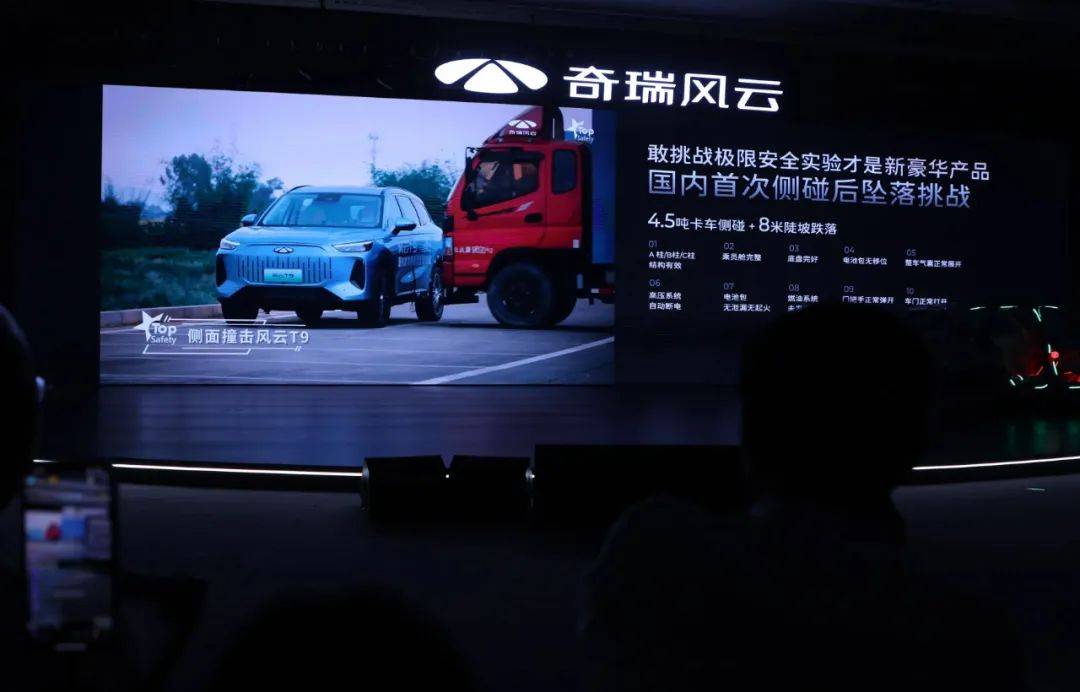 “撞飛卡車”只會是笑話,這樣的山崖翻墜才能力證“良心SUV”