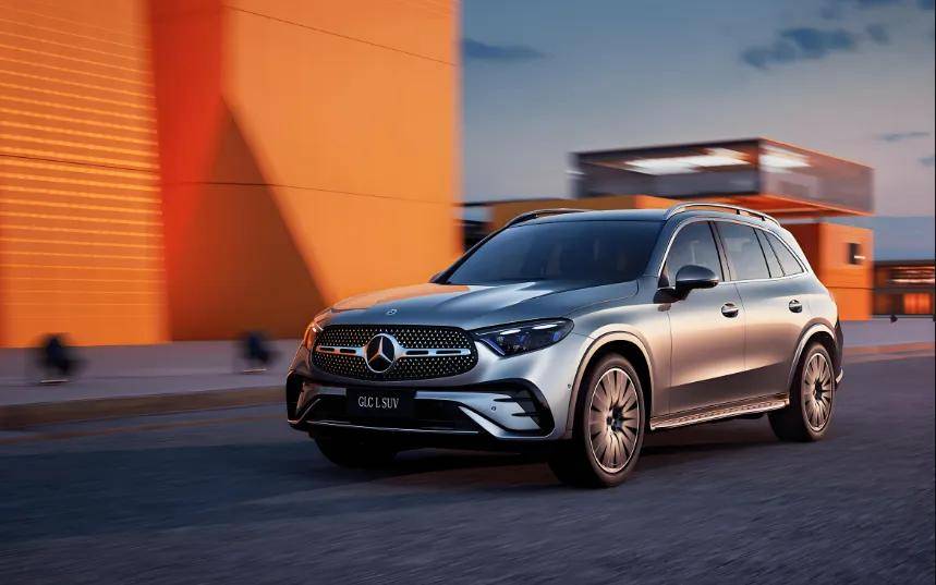 奔馳7月在中國市場的零售量達(dá)26653輛,環(huán)比下降超過了40%,這是近5年來奔馳月銷量首次跌破2.7萬輛