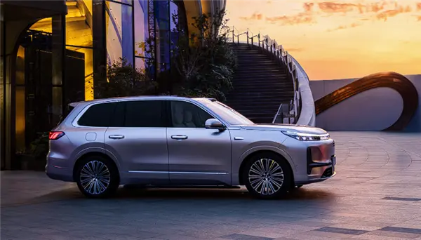 5米2全尺寸SUV殺入20萬內,吉利銀河M9預售:19.38萬元起 5米2全尺寸SUV殺入20萬內!吉利銀河M9預售:19.38萬元起