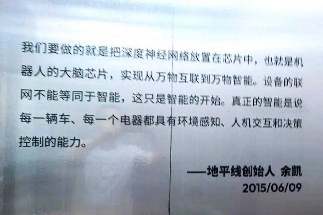 8月18 日, Momenta 與上汽通用汽車簽署戰略合作協議,同時全球首發搭載基于端到端的“強化學習”大模型—— Momenta R6 飛輪大模型