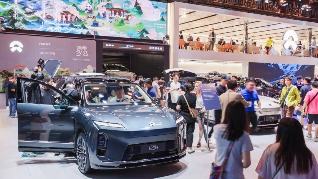 成都車展首日:國產車包館“宣戰”,華為鴻蒙“五界”齊發!