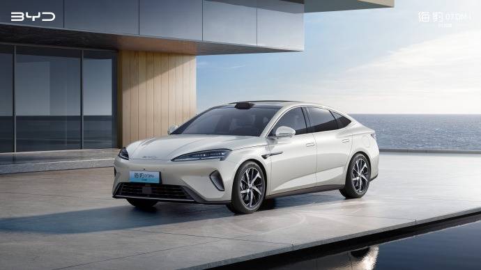 2025成都車展丨滿配進階,2026款海豹07DM-i,插混家轎扛鼎之作!