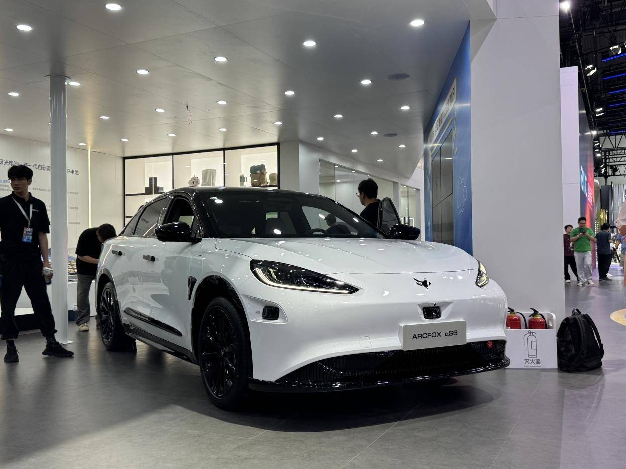 2025成都車展丨同級唯一華為三激光,極狐阿爾法S6,低調全能王?