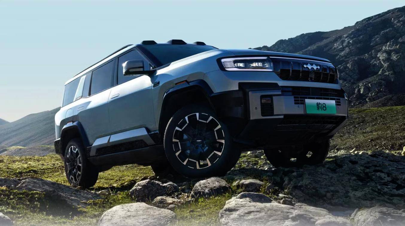 方程豹豹8偽裝車現(xiàn)身澳洲 將以Denza B8名稱銷售 前臉與國內(nèi)有所不同