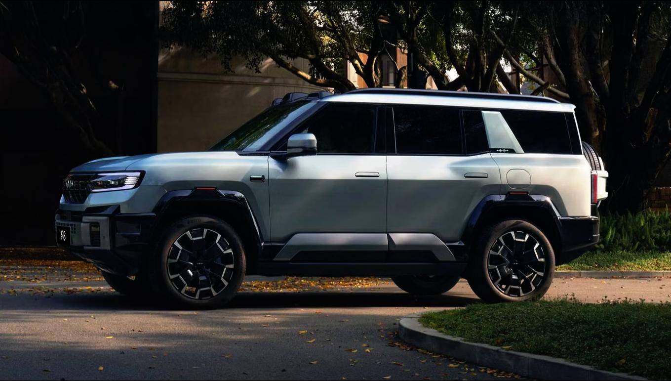 方程豹豹8偽裝車現(xiàn)身澳洲 將以Denza B8名稱銷售 前臉與國內(nèi)有所不同