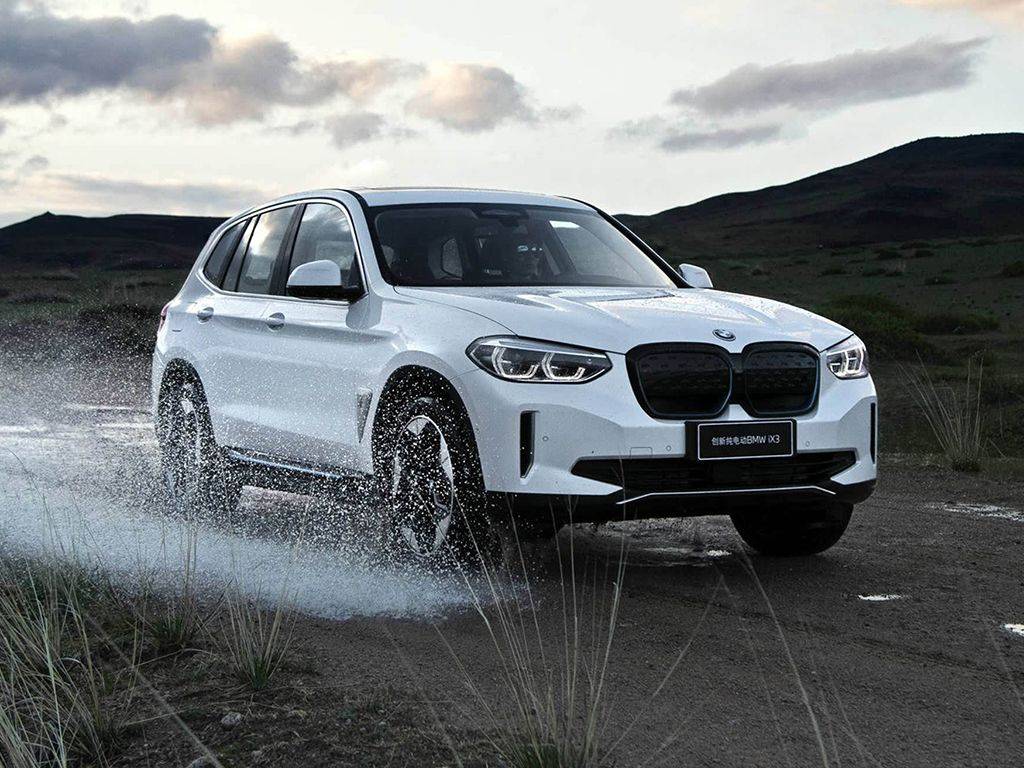 全款裸車23.69萬,比奧迪Q5L優惠后還便宜,寶馬iX3能抄底了?