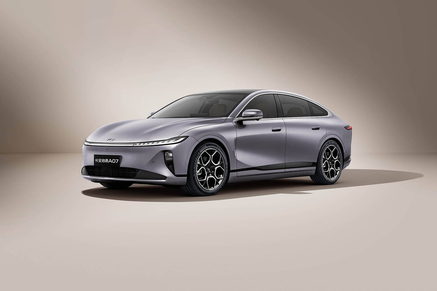 限時(shí)12.99-14.99萬元 長(zhǎng)安啟源A07超長(zhǎng)藍(lán)鯨版煥新上市